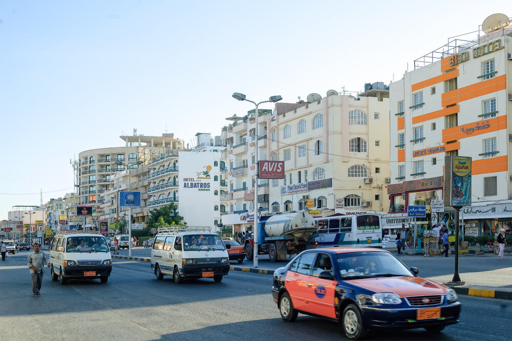 В Хургаде, Египет, Uber является популярным вариантом такси, который предлагает ряд преимуществ и некоторые недостатки.