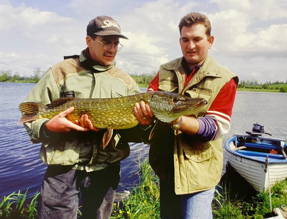 Ловля на плавающую приманку может принести красивую рыбу, например, эту щуку, пойманную в Ирландии на реке Эрн.