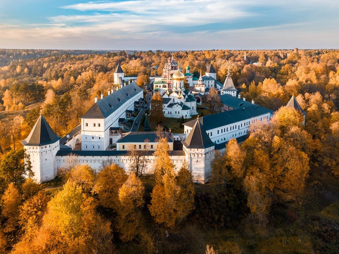 Какое хорошее подмосковье. Саввино-Сторожевский ставропигиальный мужской монастырь, Звенигород. Савостаржевский монастырь. Звенигород . Сторожевский мужской монастырь ?. Звенигород Савва Сторожевский.