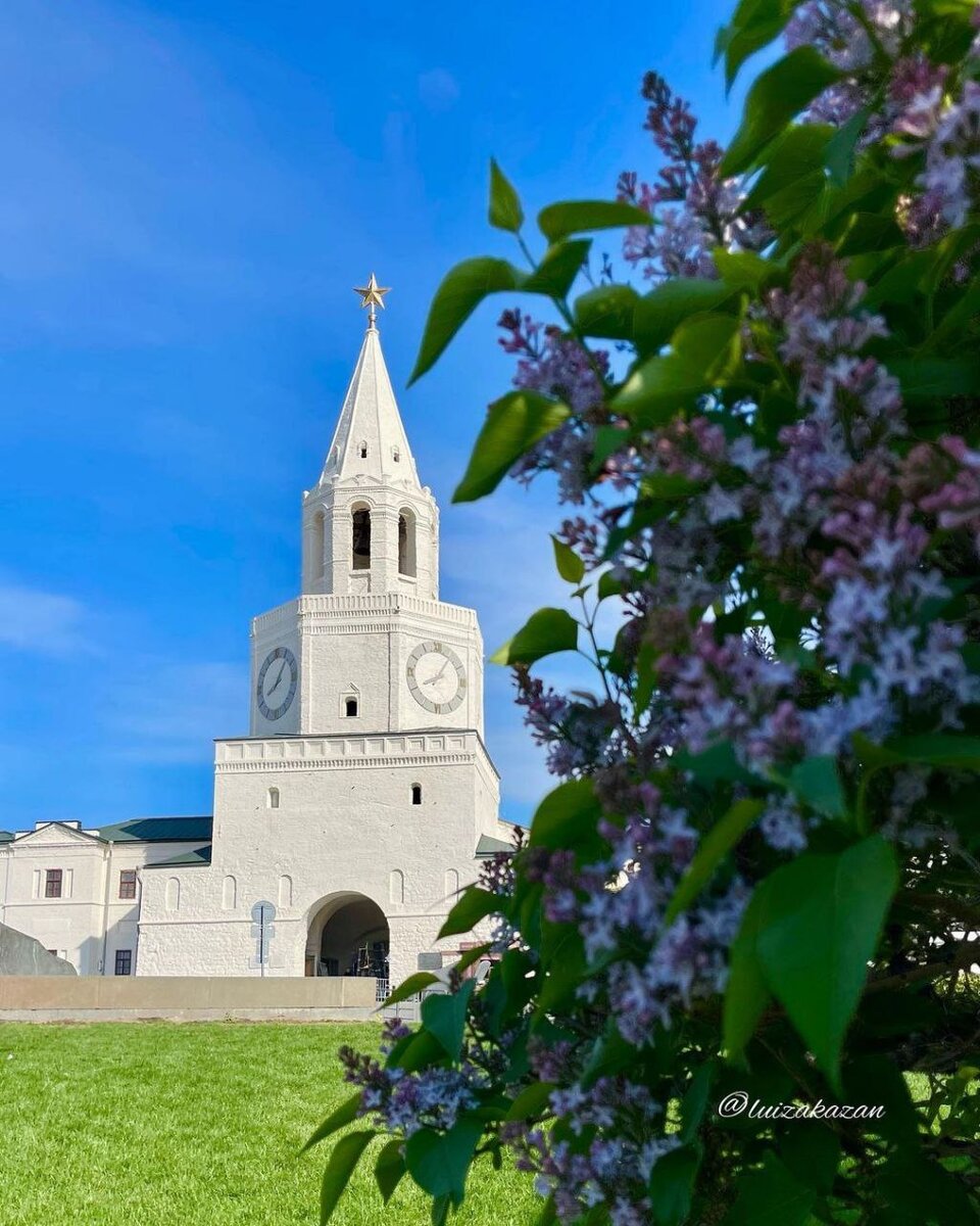 Это Спасская башня Казанского Кремля