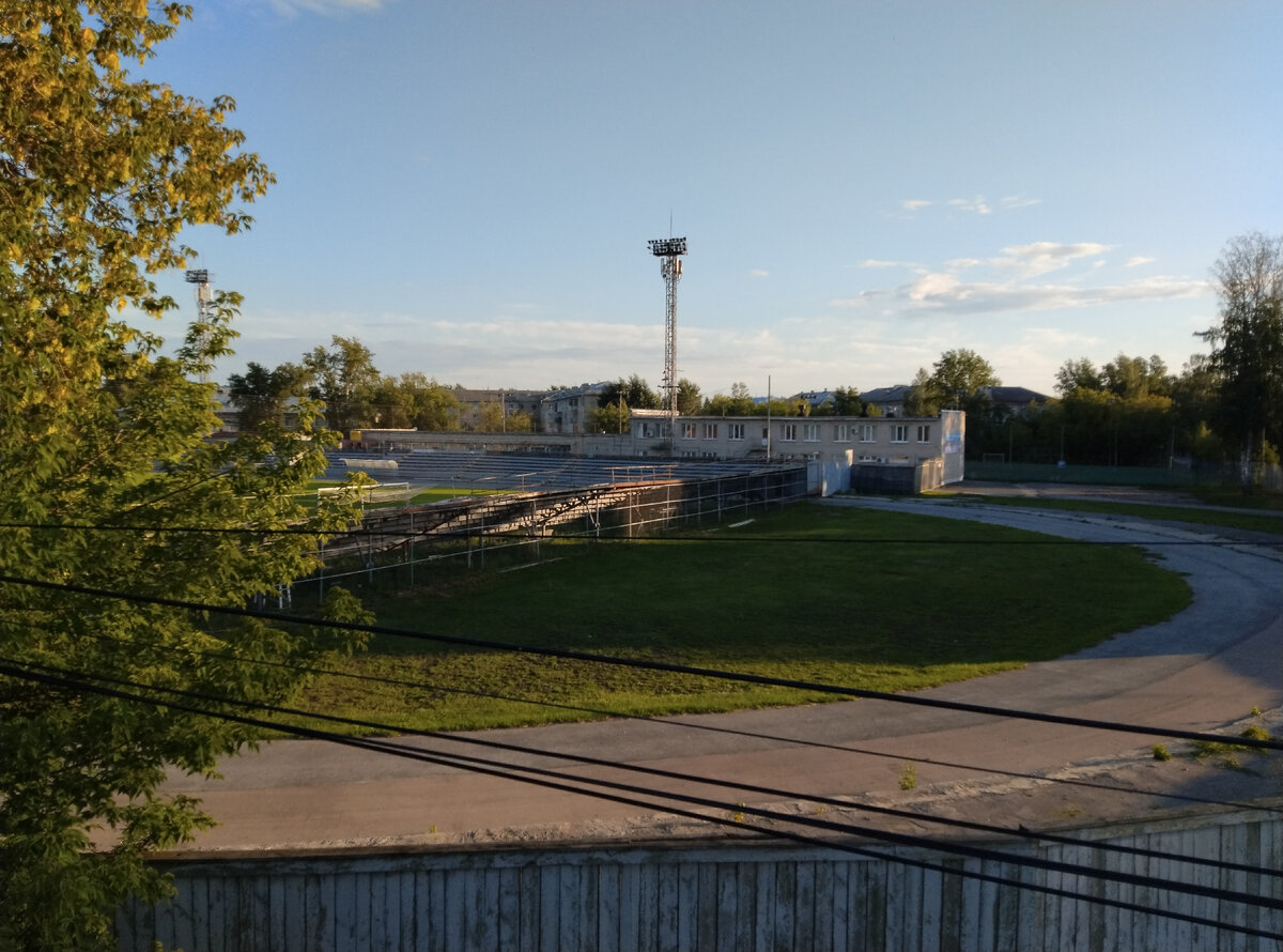 Моя вечерняя прогулка до проходной Синарского трубного завода г. Каменск- Уральский. Выставка железных фигур. | Ольга Ч. (Обзоры, рецепты, отзывы) |  Дзен