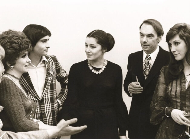С Джиной Лоллобриджидой, её сыном, Ириной Мирошниченко и Алексеем Баталовым на VIII Московском кинофестивале
