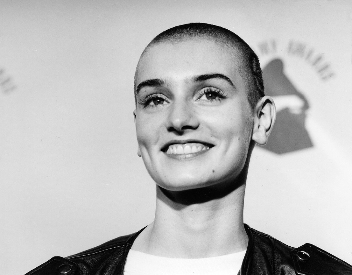 Шинейд о Коннор. Sinead o'Connor Шинейд о Коннор. Sinead o Connor в молодости. Лысая певица Коннор.