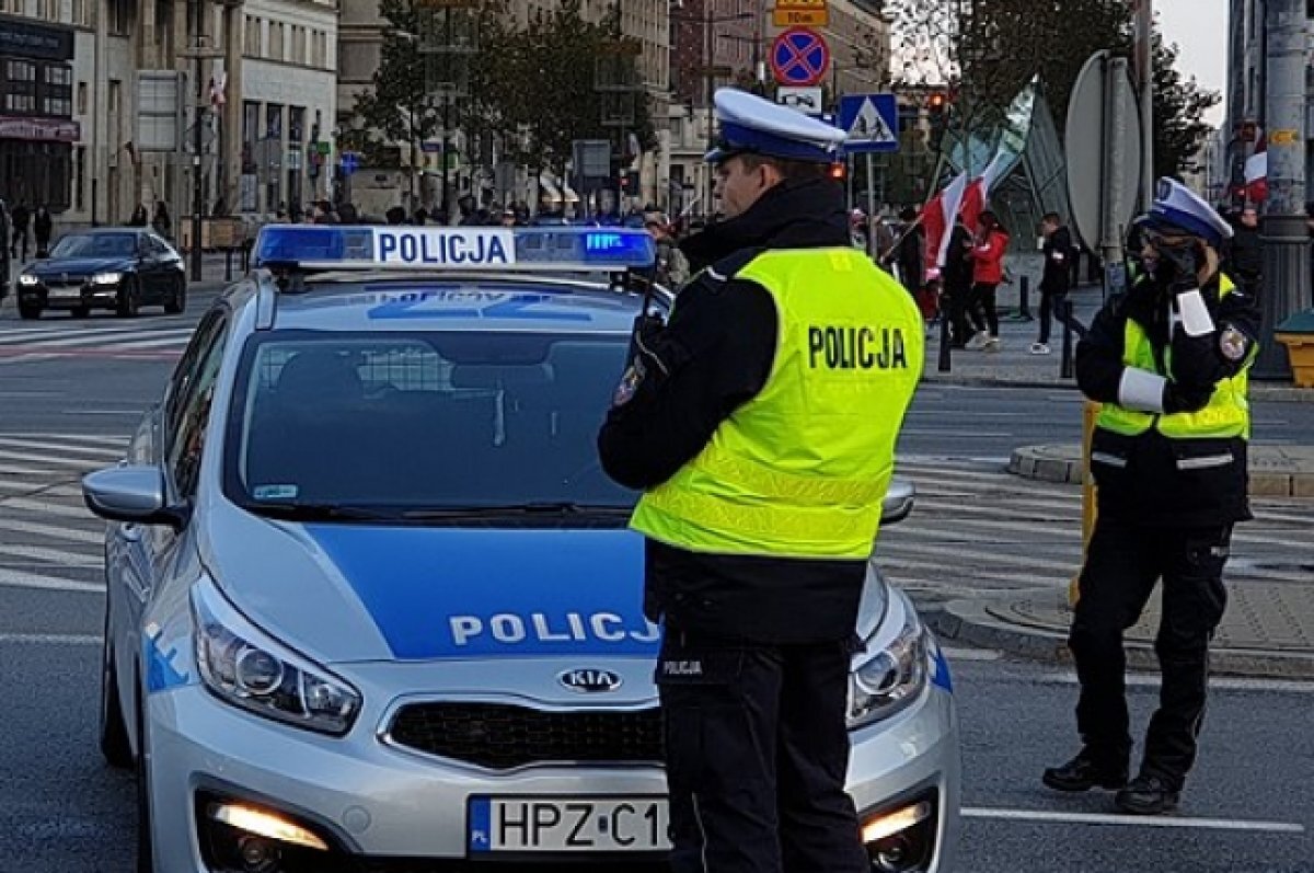    Пьяный поляк пришел в полицию просить прощения с букетом конопли в руках