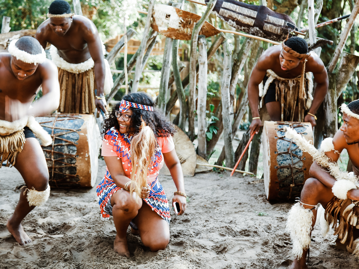 Племенной быт давно ушел в прошлое. Африканская молодежь может и хочет работать, но... негде 