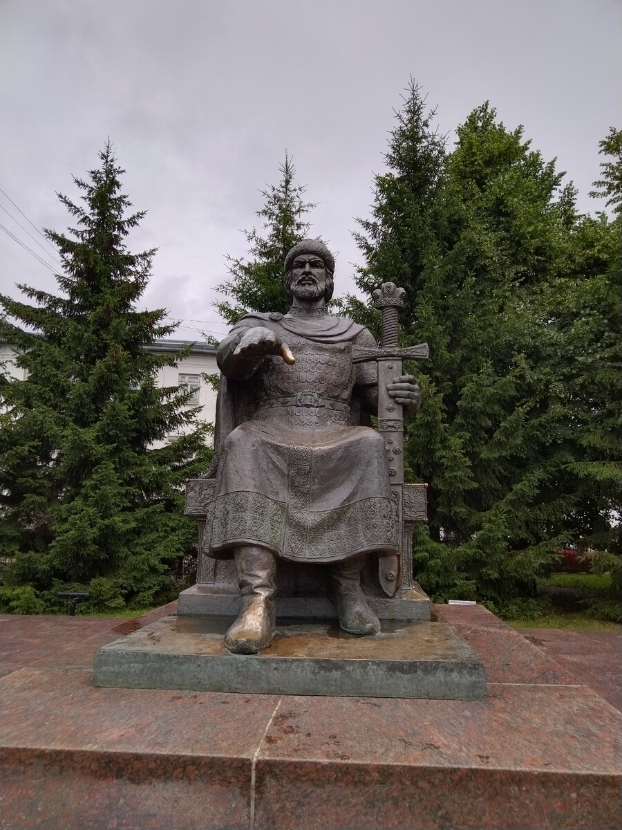 Памятник юрию долгорукому в костроме фото
