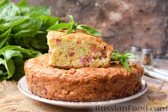 кабачки, яйца, молоко, масло растительное, ветчина, сыр твёрдый, мука, разрыхлитель, чеснок, соль, перец чёрный молотый