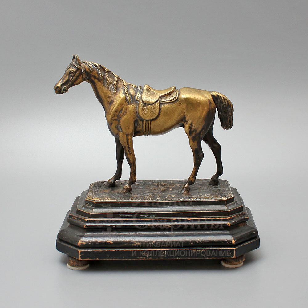 Антикварная статуэтка лошади, Европа, конец 19 века, венская бронза, литье, чеканка, деревянная подставка. Фото с нашего сайта dvaveka.ru