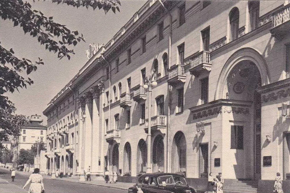 Гостиница "Советская". 1962. Фото: Н. Грановский. Источник - сайт www.pastvu.com