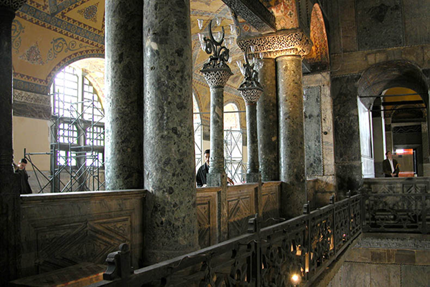 Та же область с передней стороны нефа