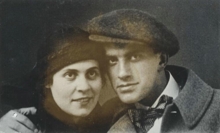 Первое совместное фото Брик и Маяковского, 1915 год. Источник: wikipedia.org