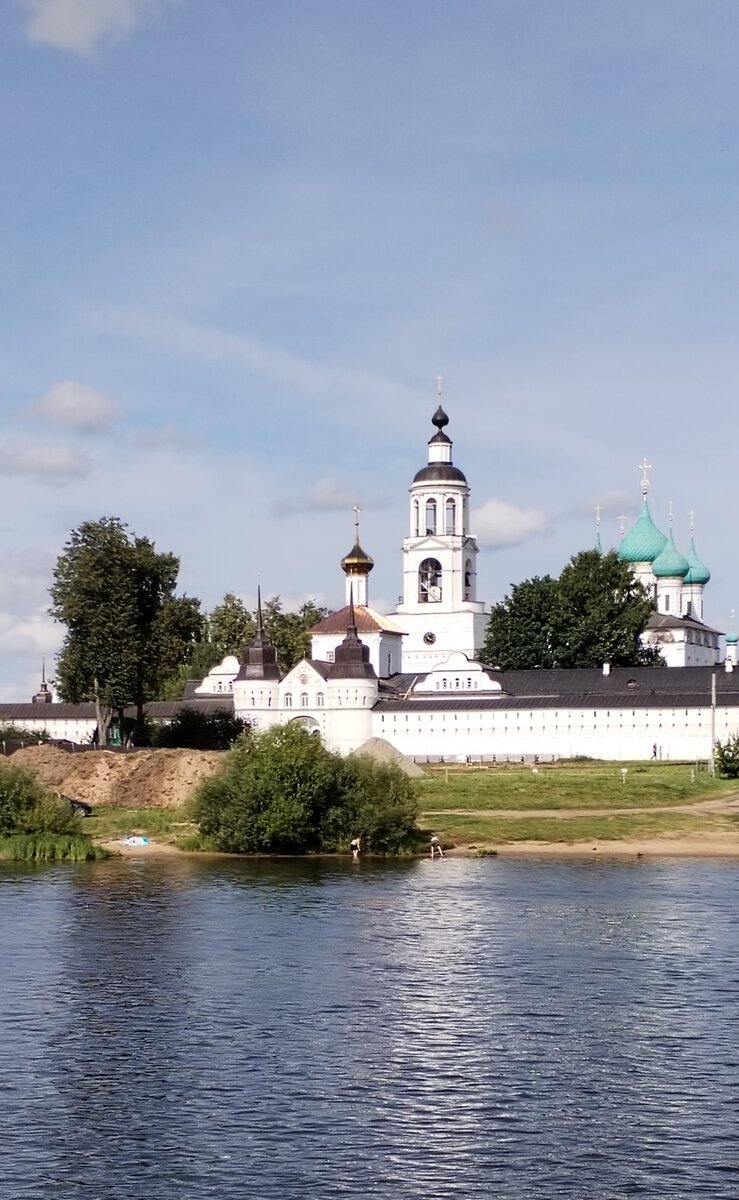 Толгский монастырь. До него доходит теплоход и разворачивается обратно 
