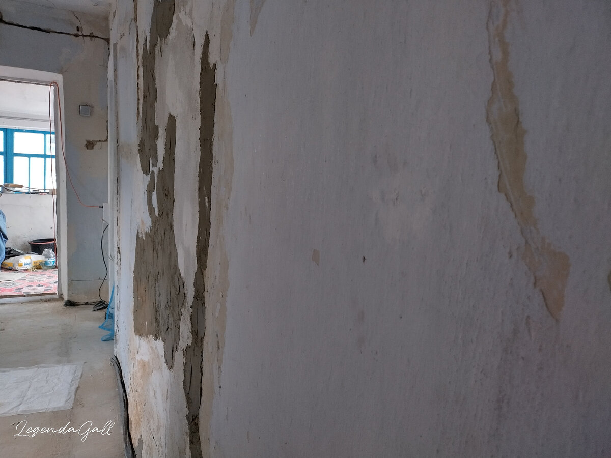 С этой стороны тоже слабо заметно, хотя кривизна все же видна