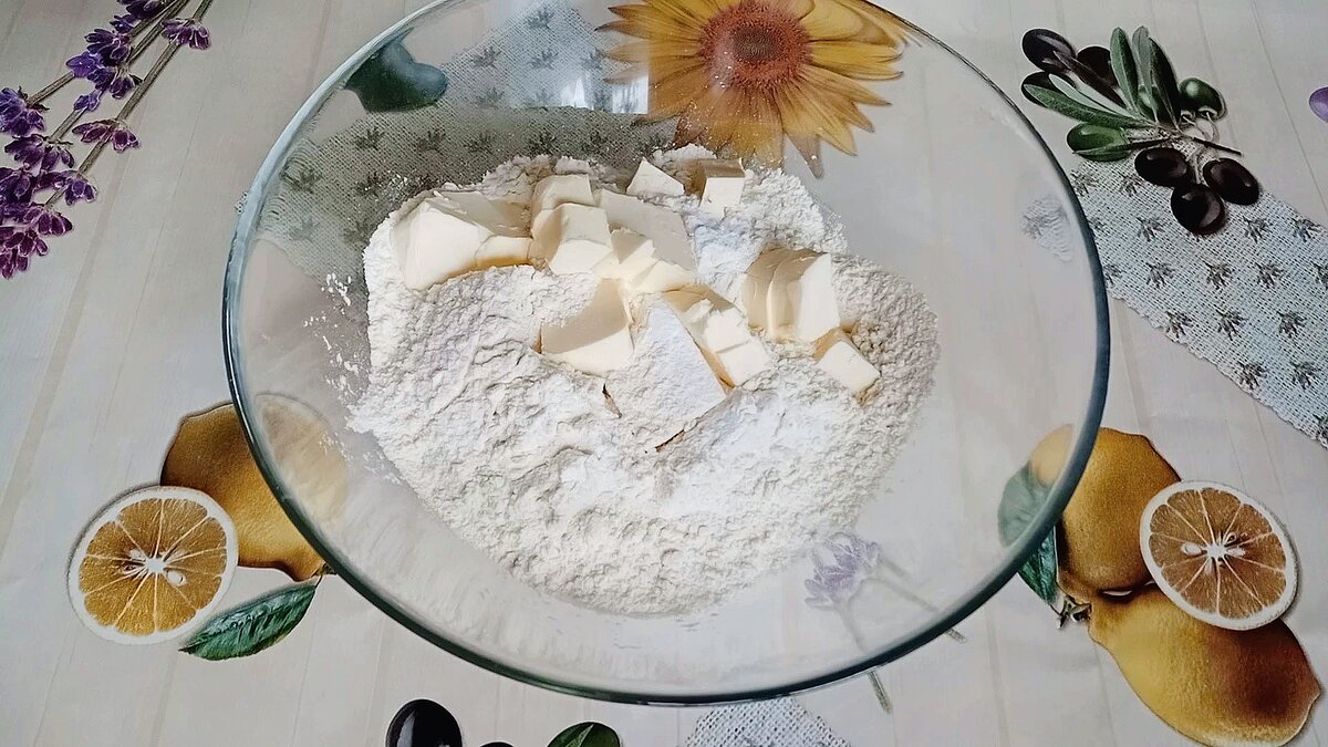 Руками перетереть в крошку