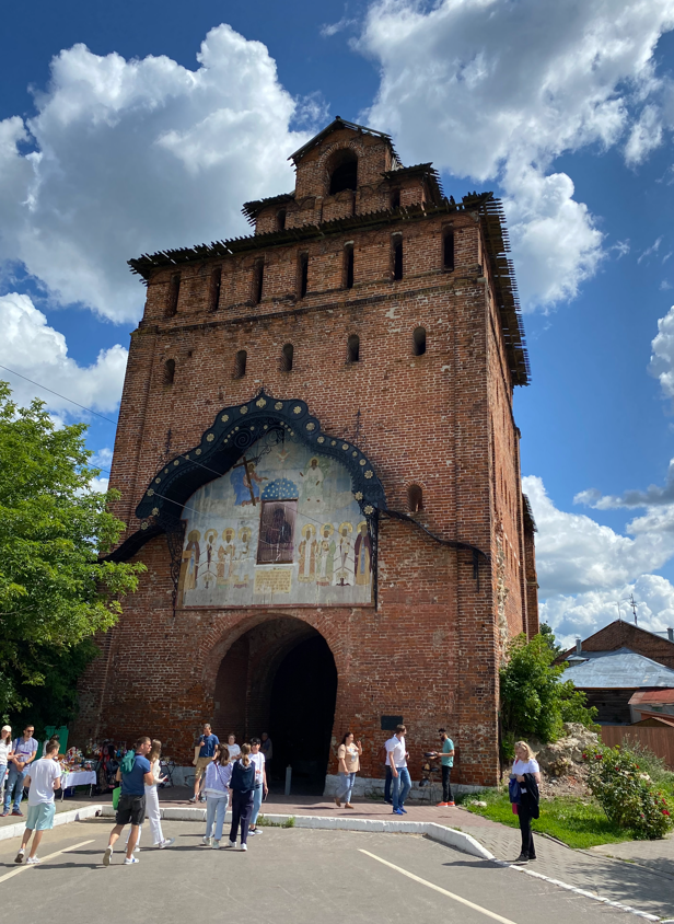 Пятницкие ворота. Вид со стороны кремля.