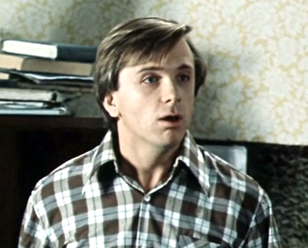 Евгений Стеблов в фильме "По семейным обстоятельствам" (снимок с экрана)