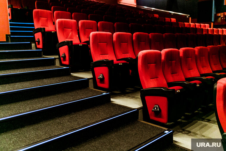    Известная сеть фастфудов бесплатно показывает кино для тюменцев