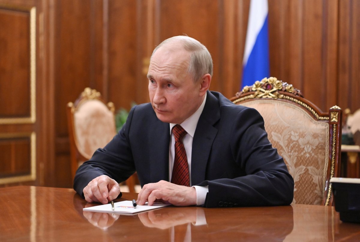    Путин наградил мать Рамзана Кадырова