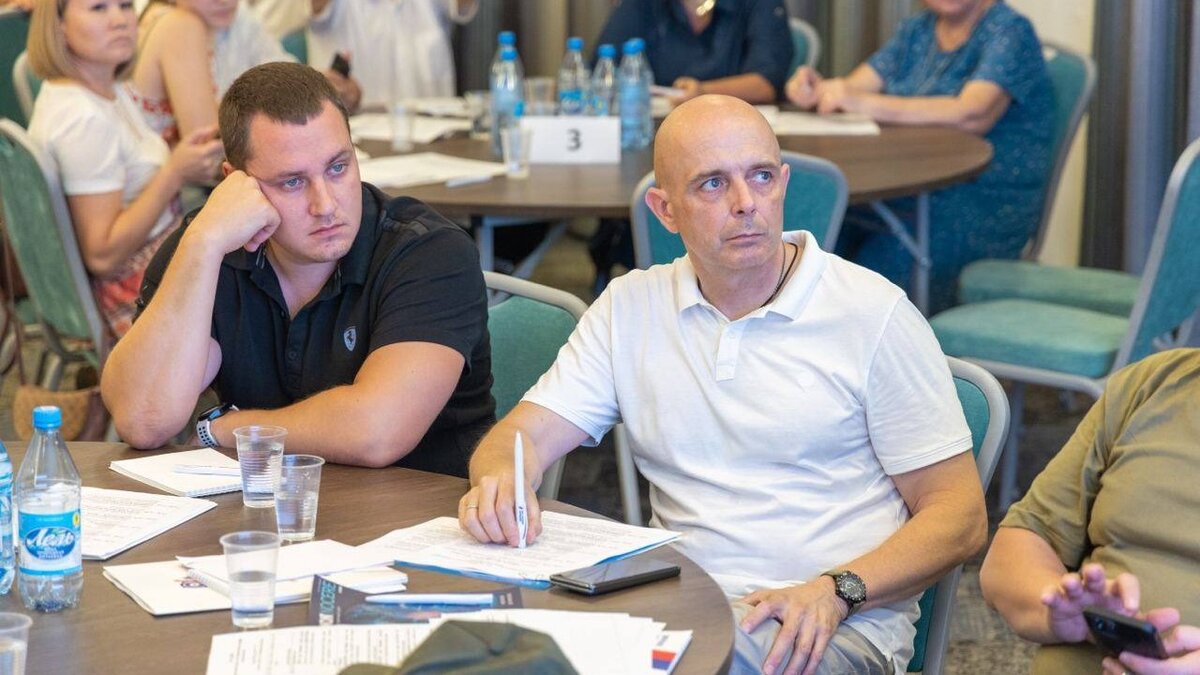     Депутат Госдумы Сергей Сокол, обсудил проблемы здравоохранения Хакасии. Он выразил озабоченность низким уровнем зарплат для медицинских работников, что приводит к оттоку кадров в другие регионы.