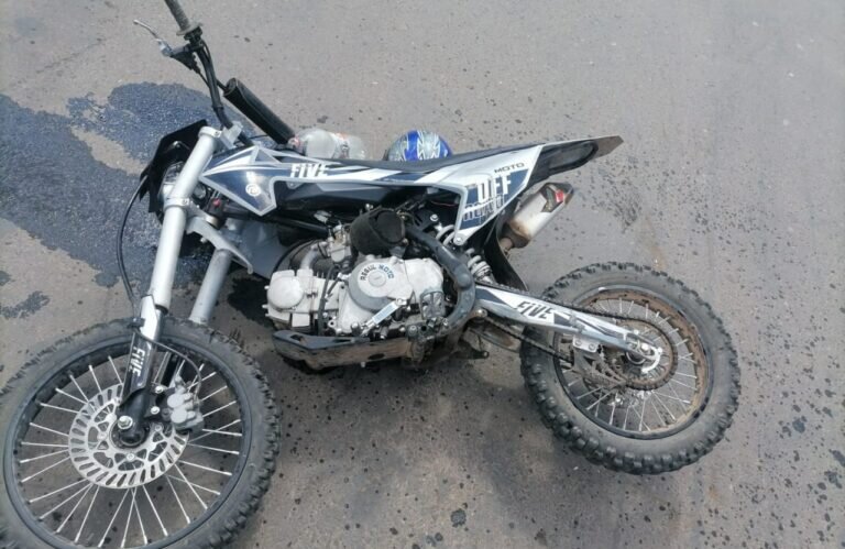    В Матвеевке при столкновении с «Ладой Калиной» пострадал 14-летний водитель питбайка Кристина Просвиркина