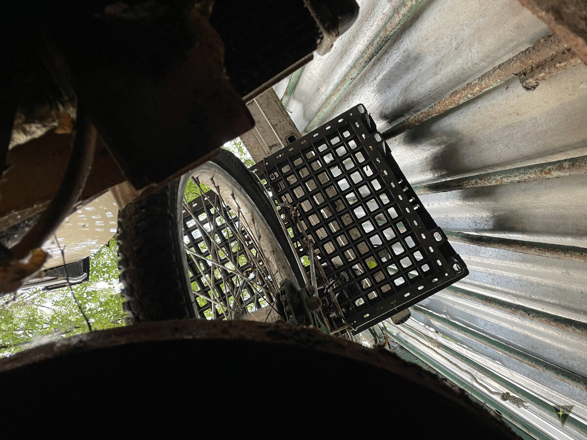 После Чуры мы ощутили, что есть ещё порох в пороховницах и ягоды в ягодицах. И отчего бы не посетить коллектор некоего ручья или скромной речки?-29