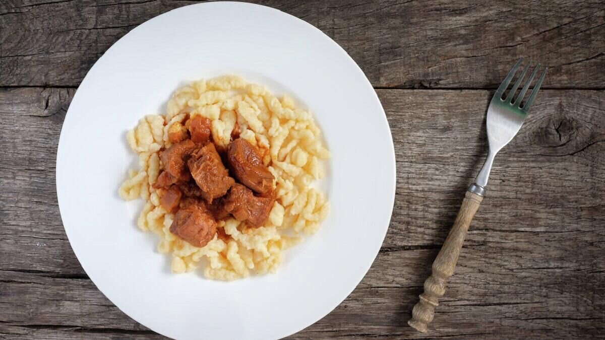    Блюдо с тушенкой© Globallookpress