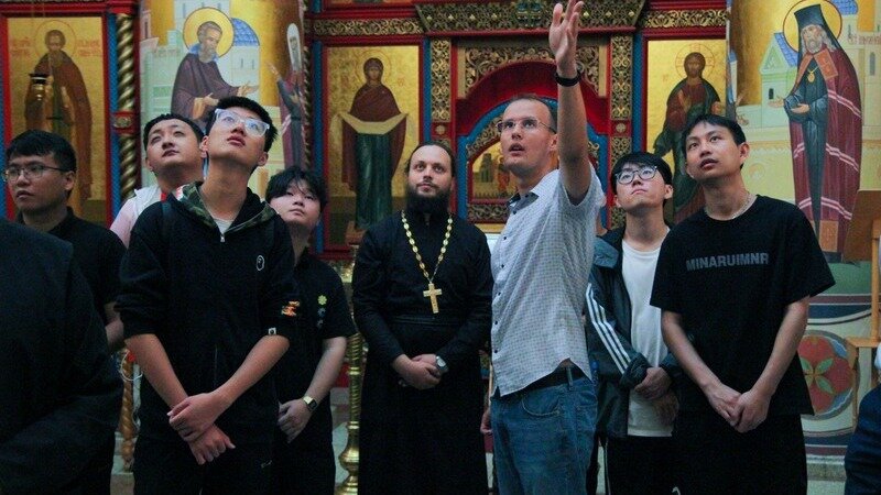     Для студентов Цзининского политехнического института из КНР была организована экскурсия в Хабаровской духовной семинарии и Спасо-Преображенского Кафедрального соборе.