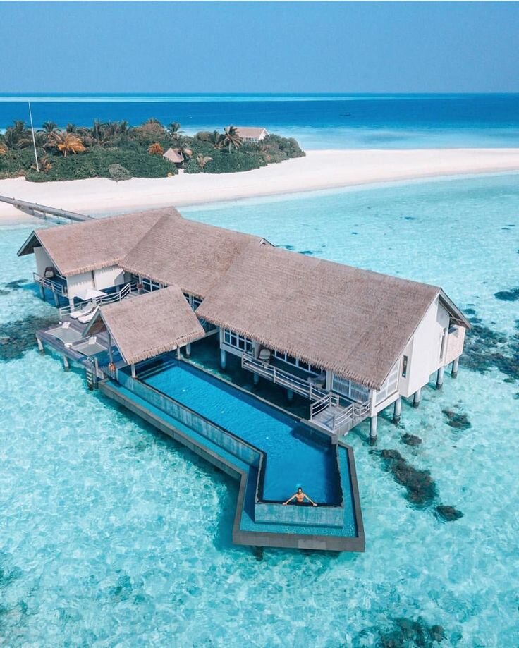 Остров прокат. Мальдивы four Seasons. Four Seasons Hotel Мальдивы. Мальдивы отель на острове. Вилла на острове Мальдивы.
