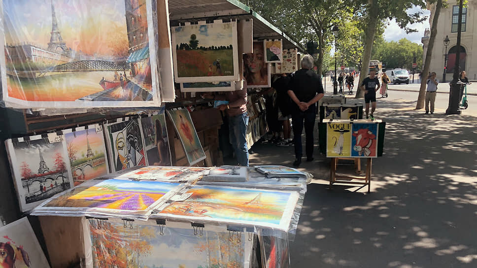 Фото: Алексей Тарханов / Коммерсантъ📷Лавки букинистов на набережной в Париже
