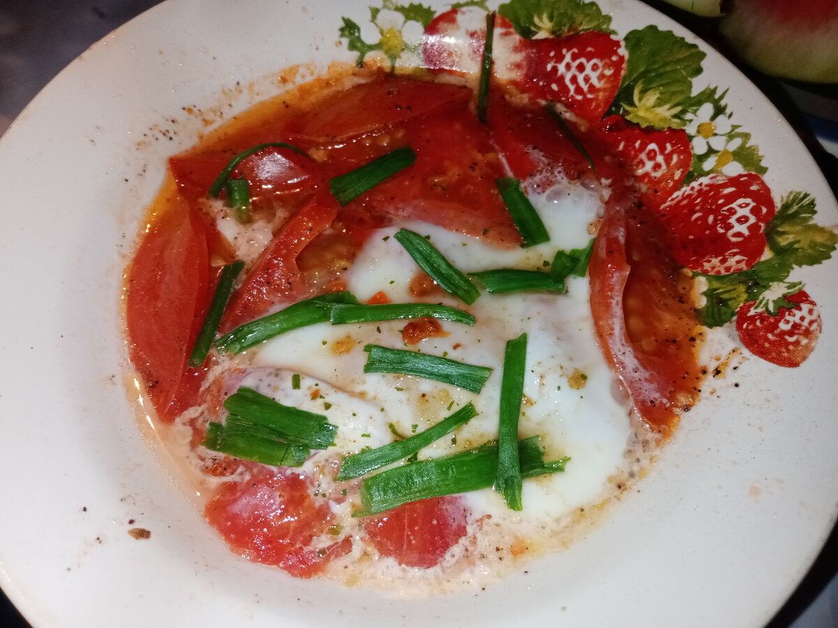 яичница с помидорами в микроволновке