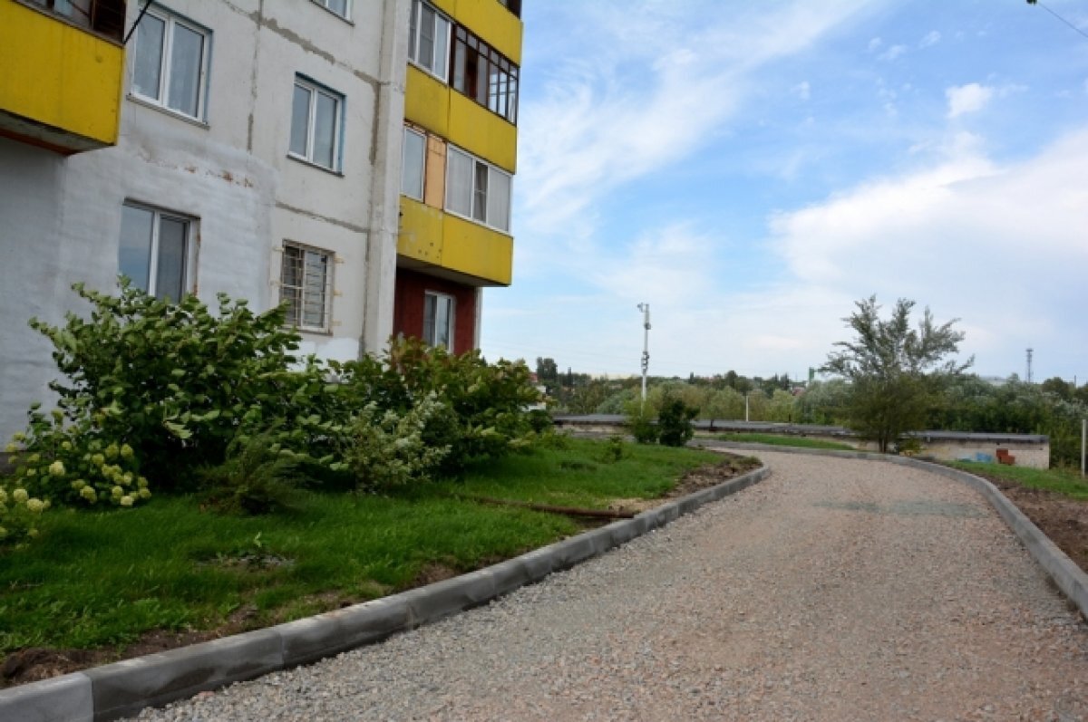    В Барнауле продолжают благоустройство дворов на ул. Веры Кащеевой