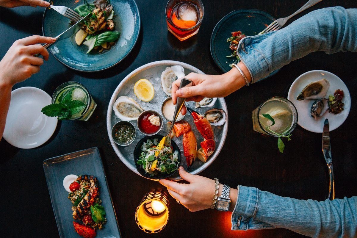 графин кафе. Butler ресторан. вечерний клуб правильного питания. картинка make dinner.