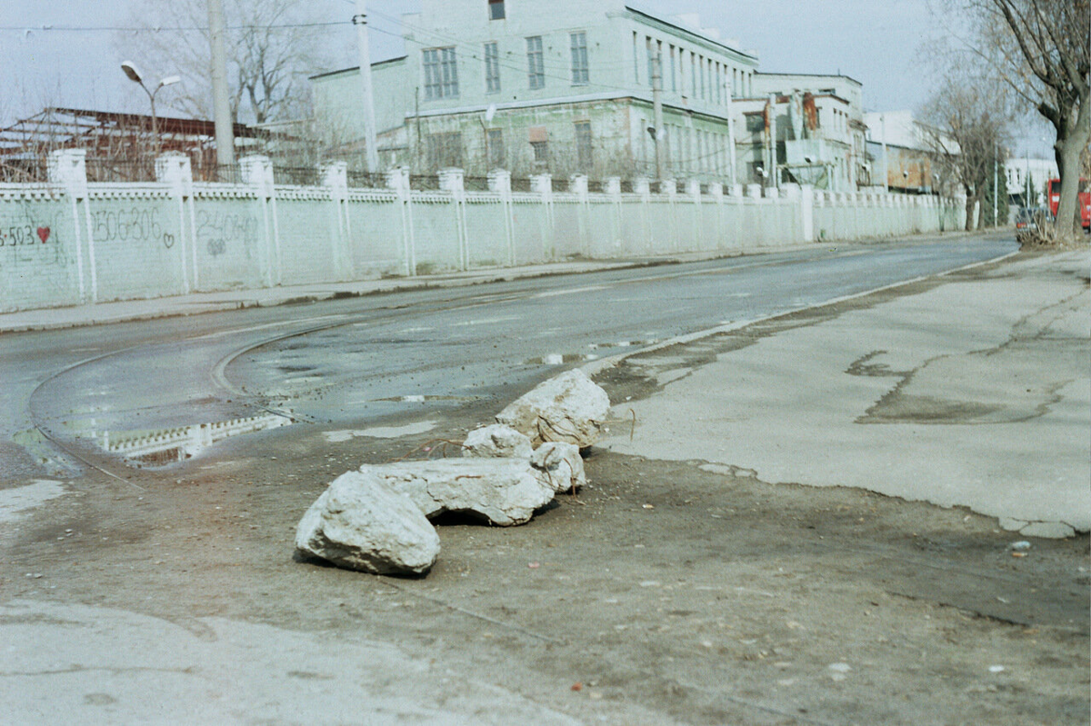 Это сейчас пишут аськи с веществами, а тогда писали "телефоны любви"