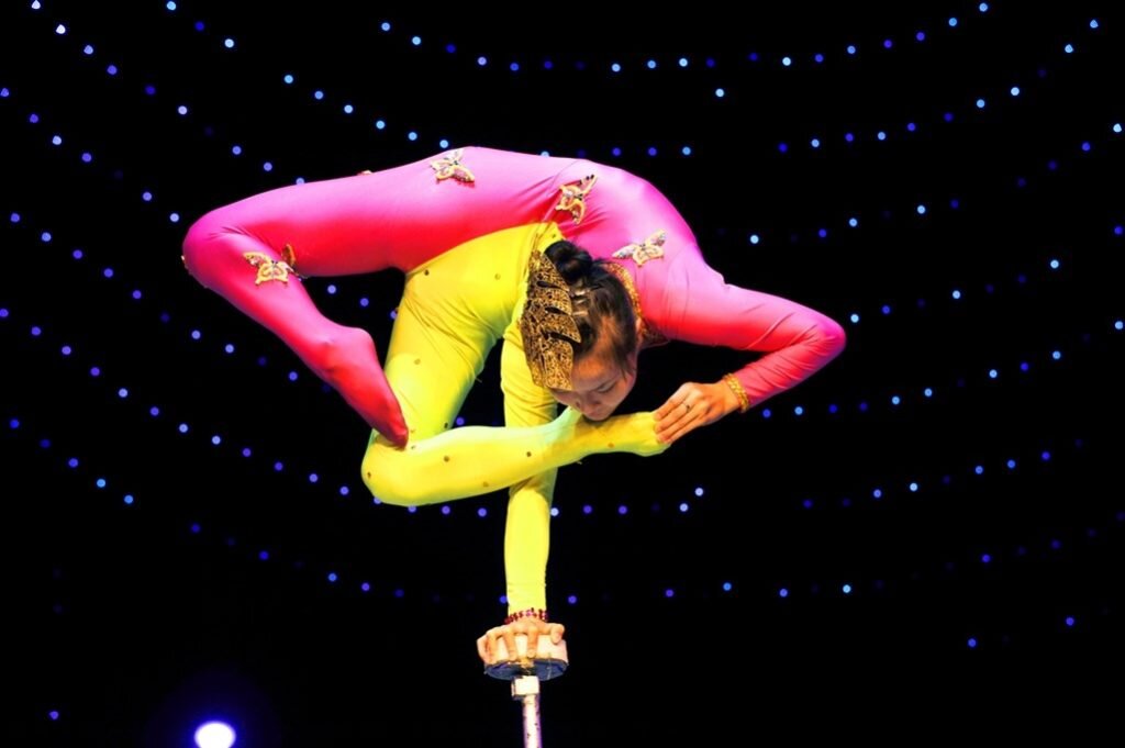 Артистка Императорского Пекинского цирка. Фото: http://glossy.ru