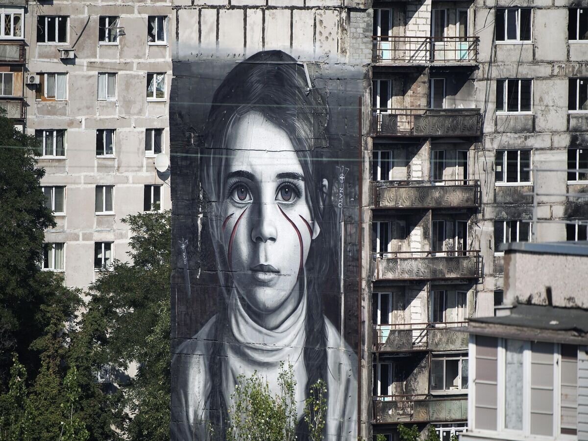    Граффити на стене жилого дома в Мариуполе© РИА Новости / Александр Сухов