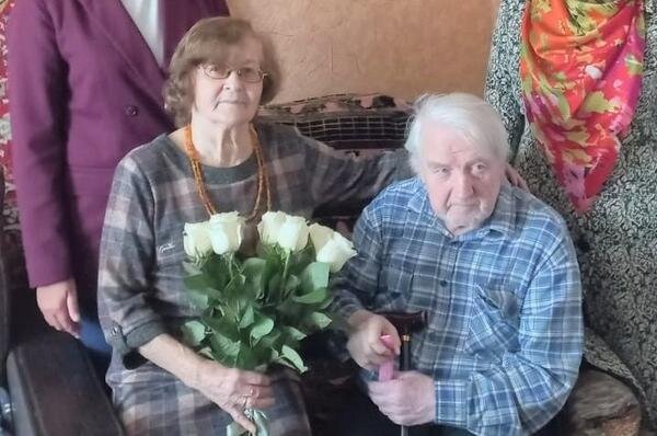     В Иванове супруги Кузнецовы отпраздновали изумрудную свадьбу
