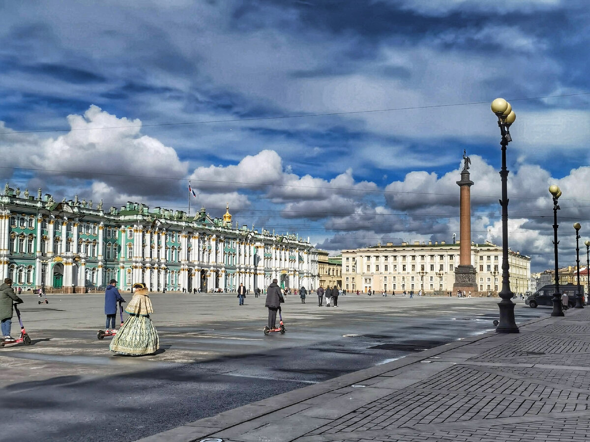 Какой же дождливый? Смотрите, какая красота! Немного луж есть конечно))