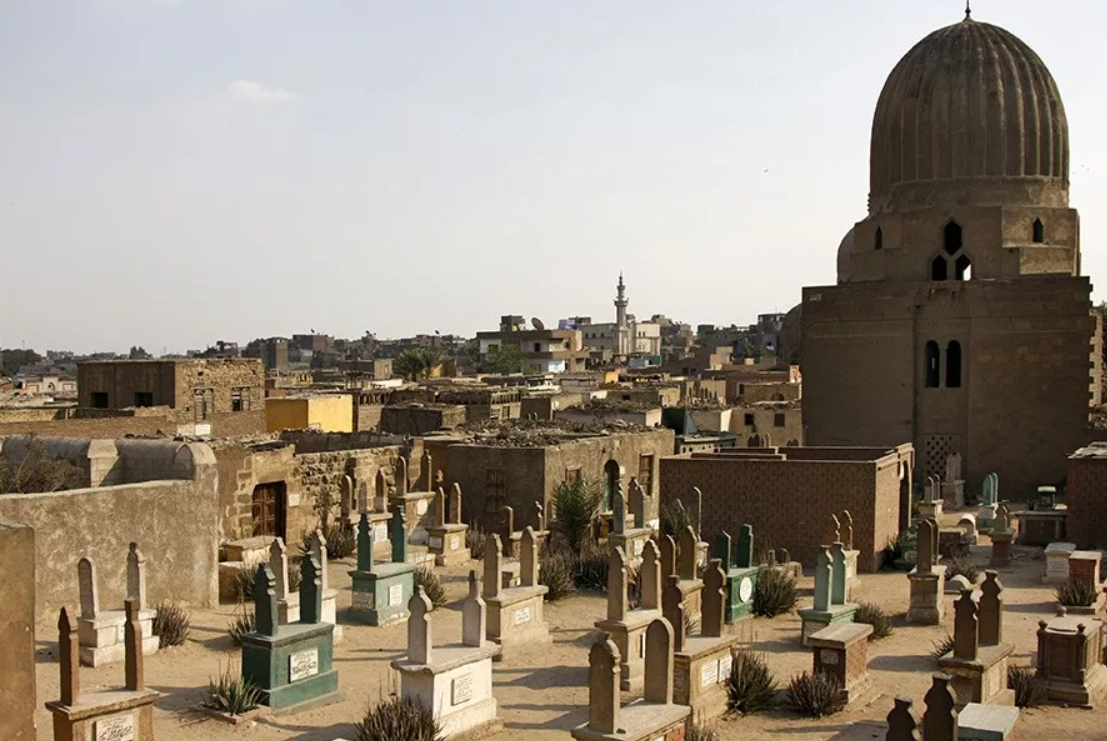 Город Хамунаптра Египет. Город на кладбище Каир. Город мёртвых Каир Египет. Кладбище Кизех Египет.