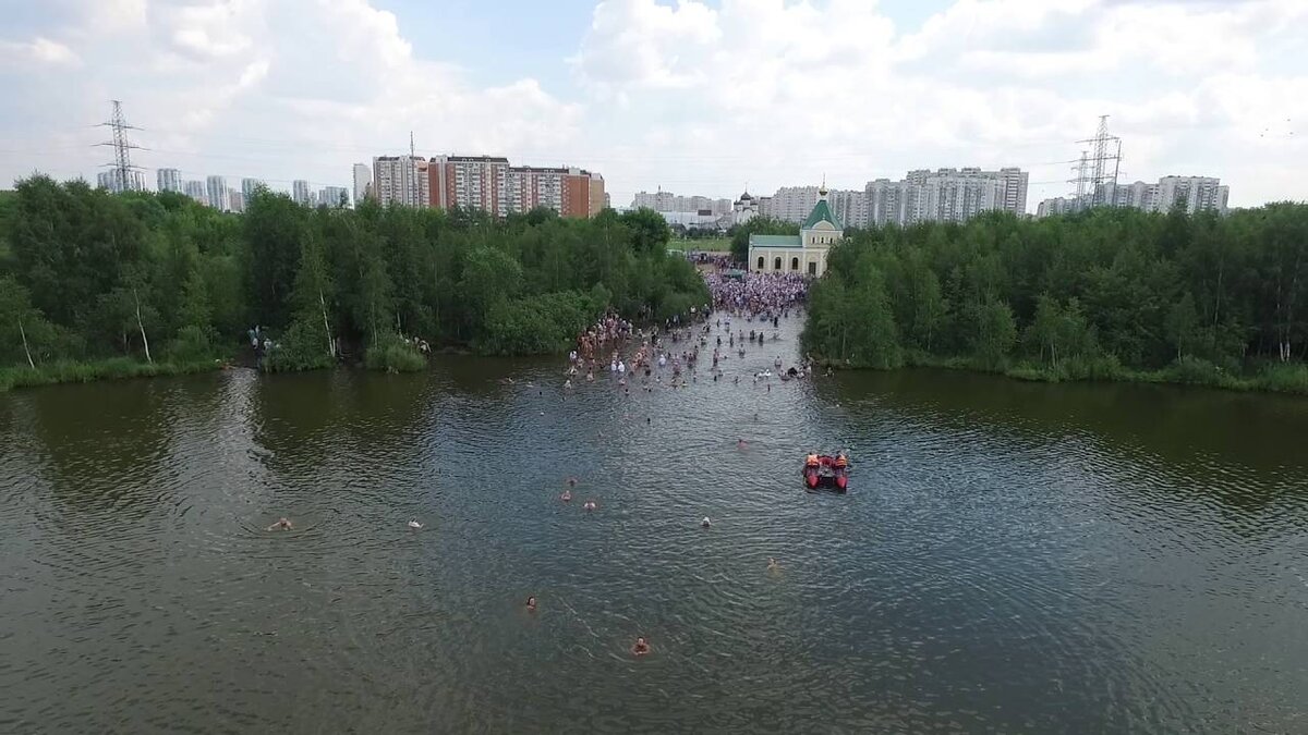 Сбор граждан на Святом озере.