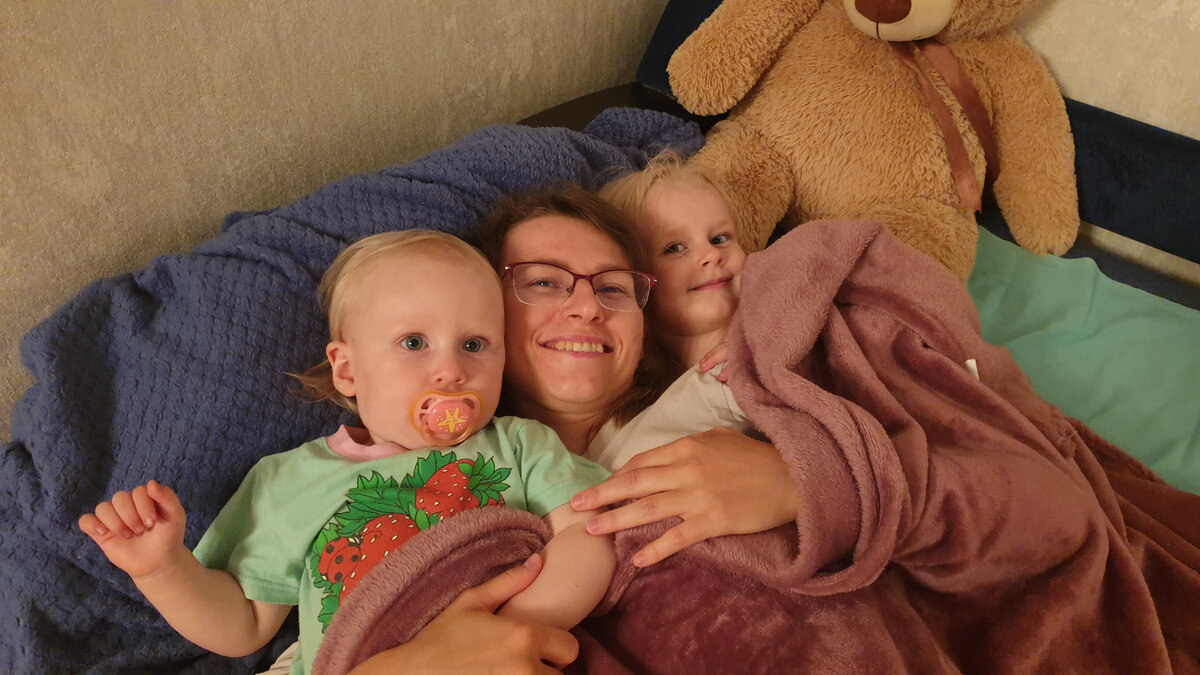 Еле нашла фото, где мы все вместе, потому то обычно я всегда за кадром, у кого так же?))