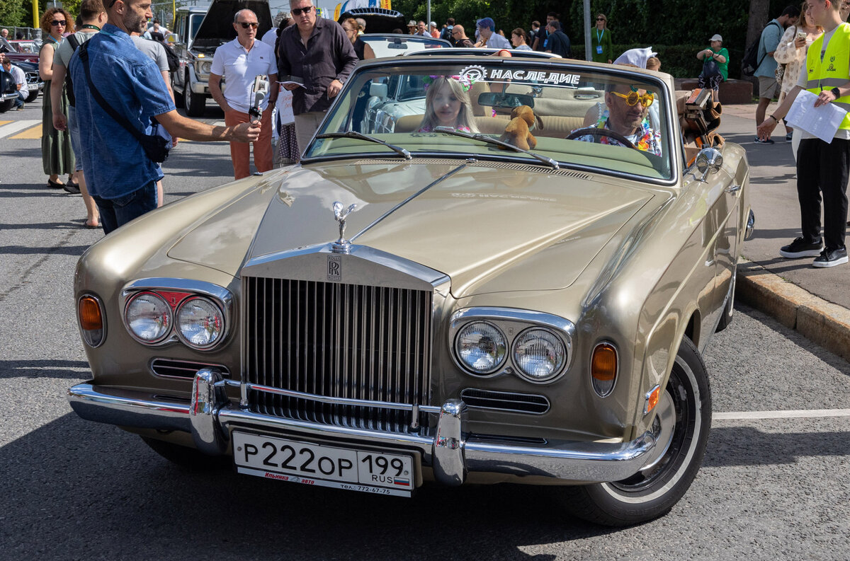 Ретрорейс» прокатился по Москве: самые яркие автомобили | Motor.ru | Дзен