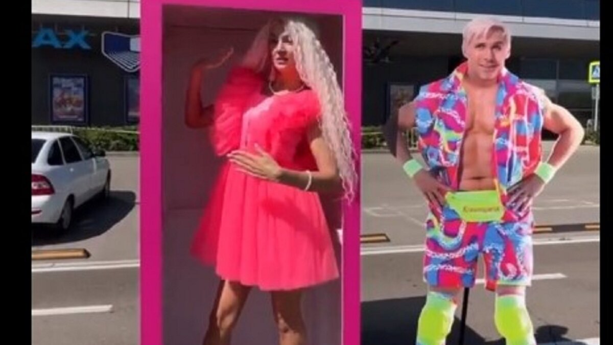     Жительница Красноярска Галина Магергут устроила на набережной рядом с «Синема Парком» фотолокацию в честь предстоящей премьеры фильма «Барби» — но ее оттуда выгнал мужчина, представившийся сотрудником муниципального «Красгорпарка».