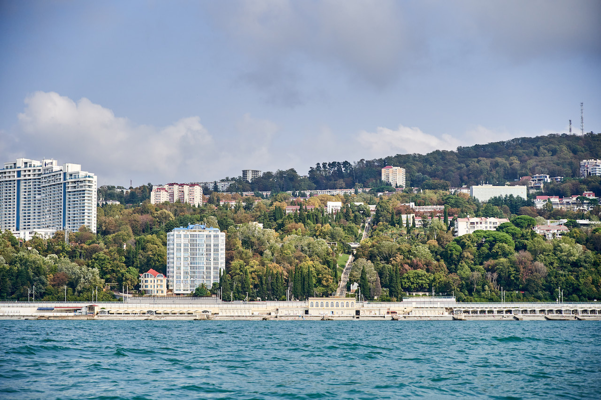 Санатории сочи- хоста санаторий кавказ. Сочинское шоссе 2г лазаревское. Санаторий золотой колос 4 сочи. Хста дом у реки глазунова 9. Отдых в хосте 2024.