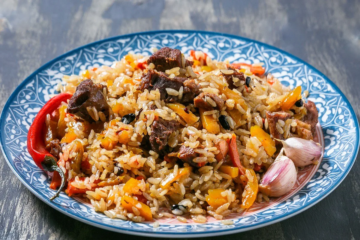 Узбекская кухня плов. Национальный плов Узбекистана. Шахрисабзский плов. Plov узбекский. Плов девзира.