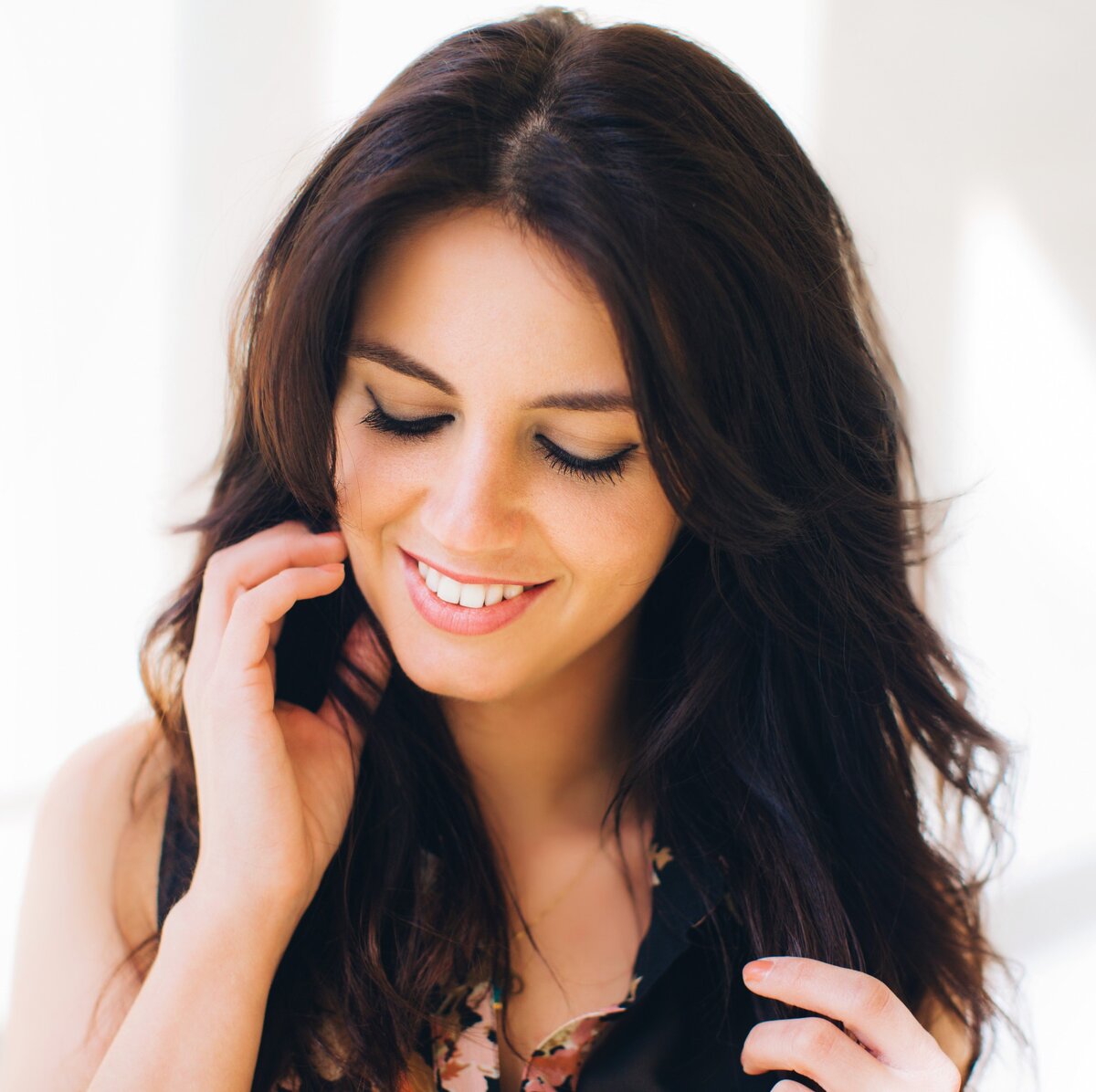 Каждая 3 девушка делает ЭТО не правильно. Чем тщательней нанесен бальзам или маска на волосы, тем больший будет от этой процедуры эффект