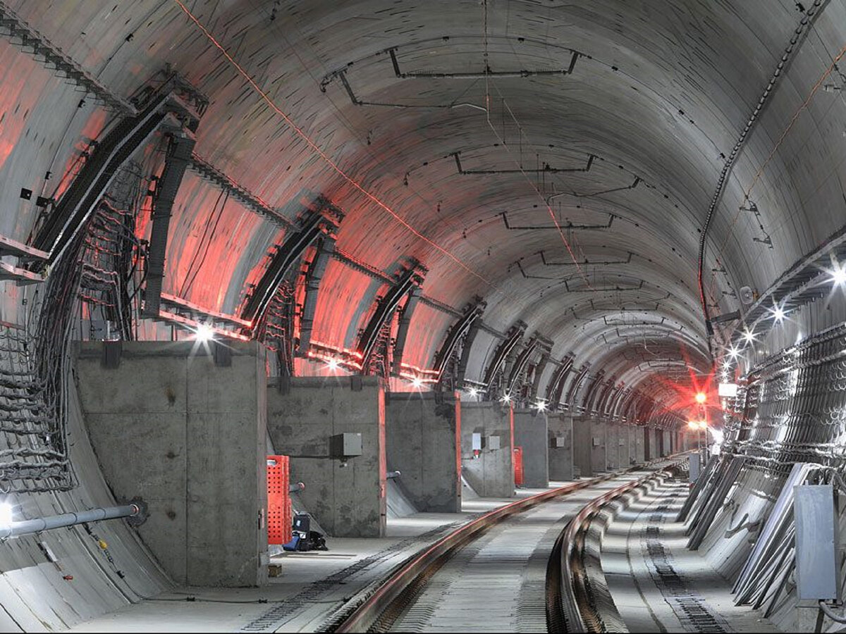Бамтоннельстрой красноярск. Байкальский Железнодорожный тоннель. Северомуйский Железнодорожный тоннель. Северомуйский тоннель железная дорога. Байкальский и Северомуйский тоннель.