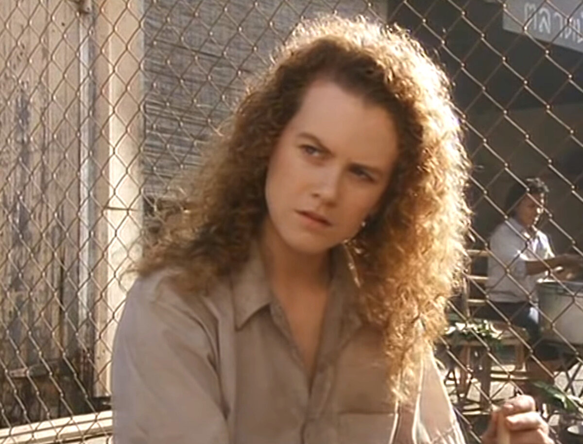 Кадр из кинофильма "Бангкок Хилтон", 1989 г., режиссер Кен Кэмерон, сценаристы  Кен Кэмерон, Терри Хейз, Тони Морфетт, композитор Грэм Ревелл (скриншот)