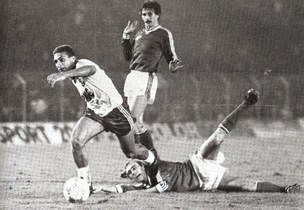 Хидиятуллин и Суслопаров не смогли удержать Пасси. Источник: fc-dynamo.ru