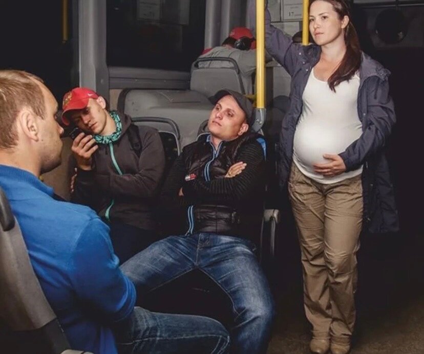 Даже беременным не всегда уступают. Источник: https://sun6-20.userapi.com/impg/Nds2JVJc8PHQYYjG5EdC7SOwu1pQW8VRnHtdxw/fbelK0J9Q7s.jpg?size=828x692&quality=95&sign=73c8e59803febb5711ef8b6ad07c3bf1&c_uniq_tag=f313CtYe8l3TRPVqOAMiZhARApYL6FVxw_SfzIx0cxo&type=album