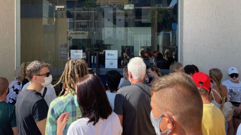     Очередь в Генконсульство на Пхукете. Altapress.ru